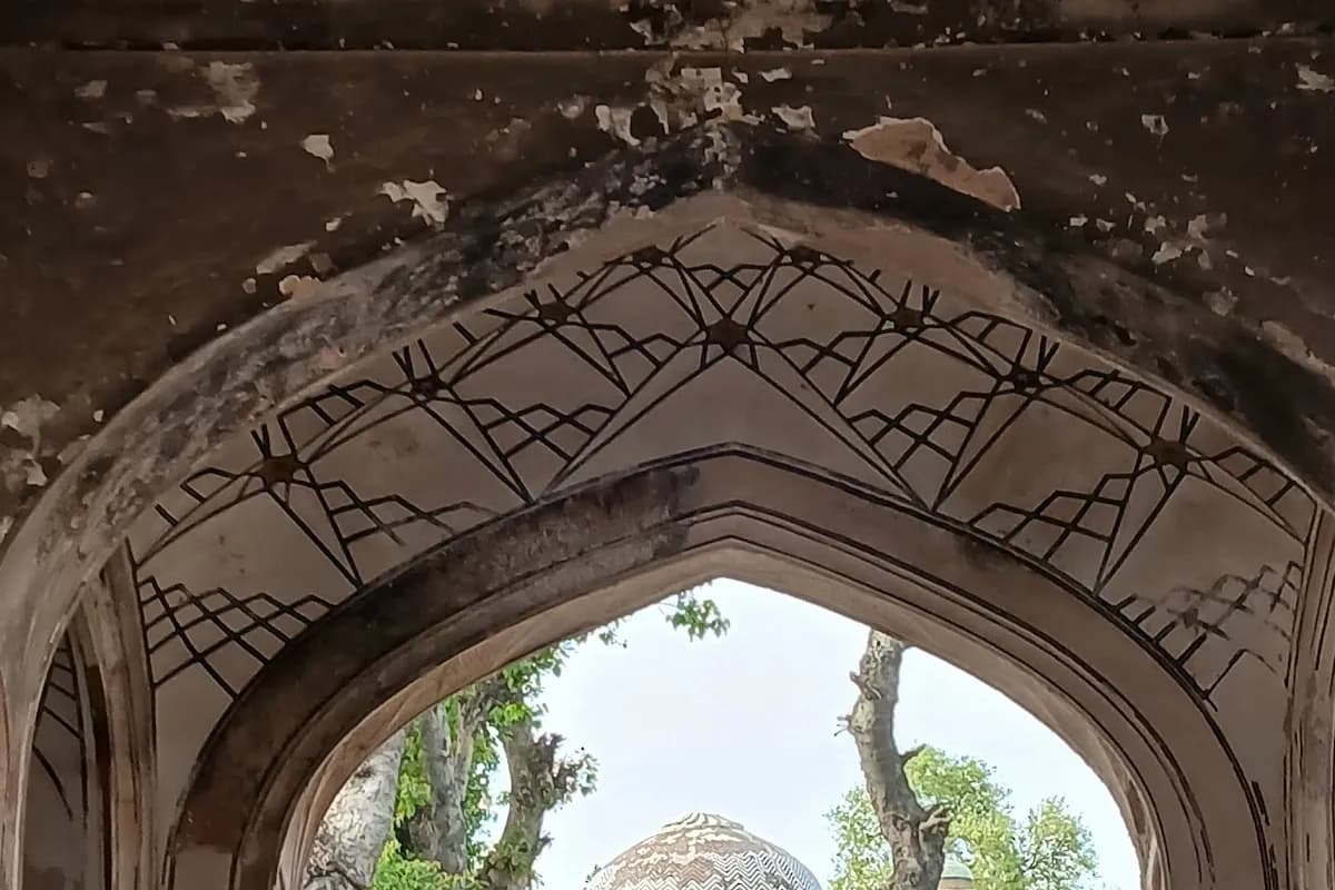 Lahore Old City Heritage & Food Walk image 1