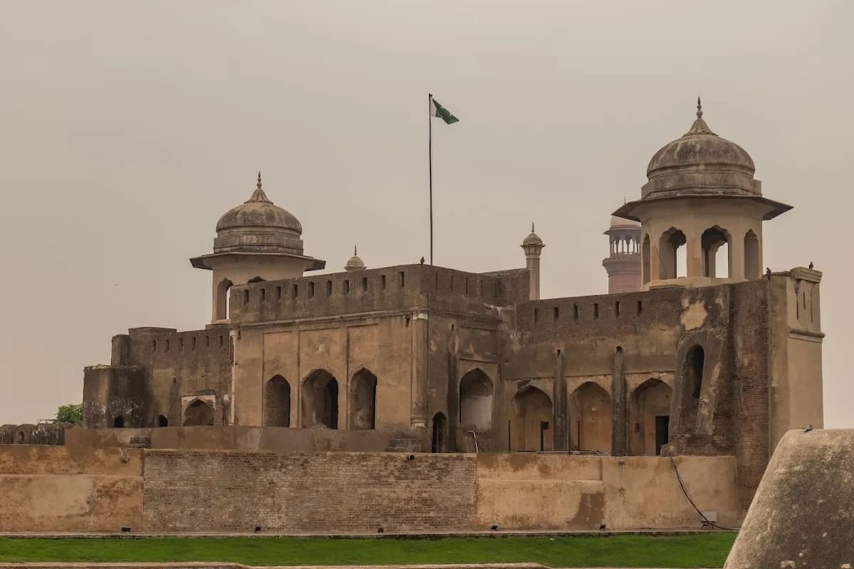 Lahore Old City Heritage & Food Walk image 2