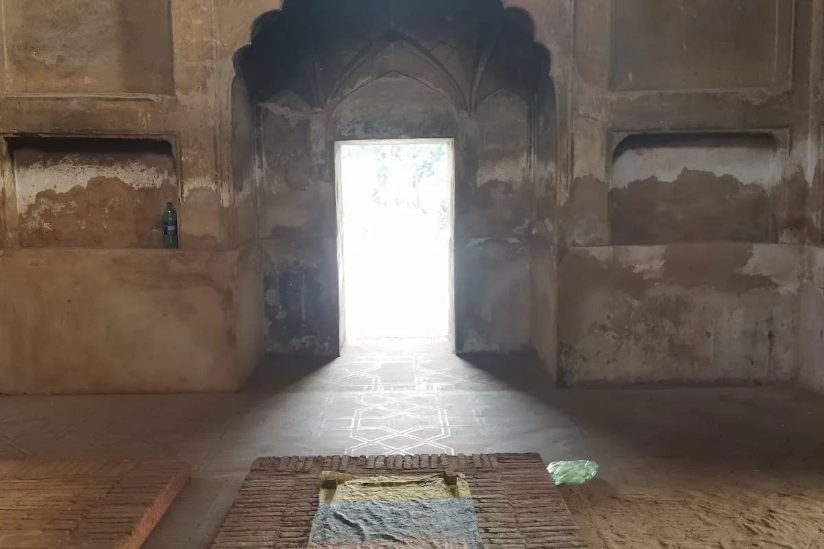 Lahore Old City Heritage & Food Walk image 3