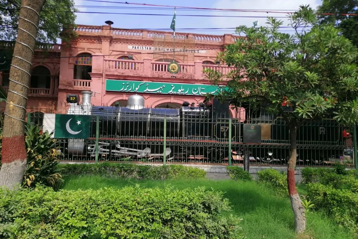 Lahore Old City Heritage & Food Walk image 1