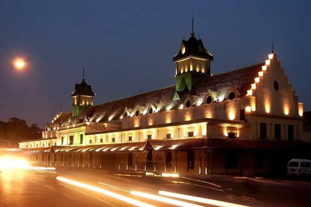 Lahore Old City Heritage and Food Walking Tour image 3