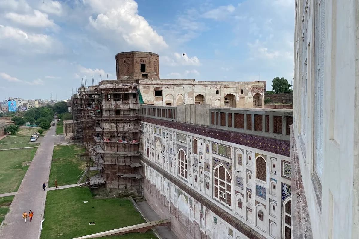 Lahore Old City Heritage & Food Walk image 2