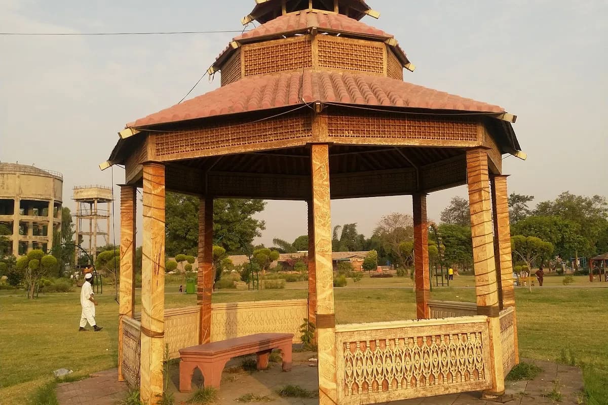 Rawalpindi Heritage and Bazaar Discovery image 2