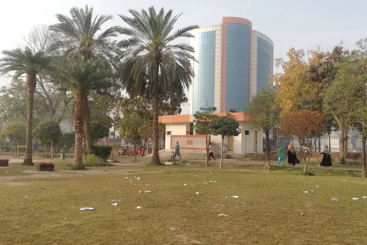 Faisalabad Heritage and Bazaar 2-Day Cultural Experience image 2