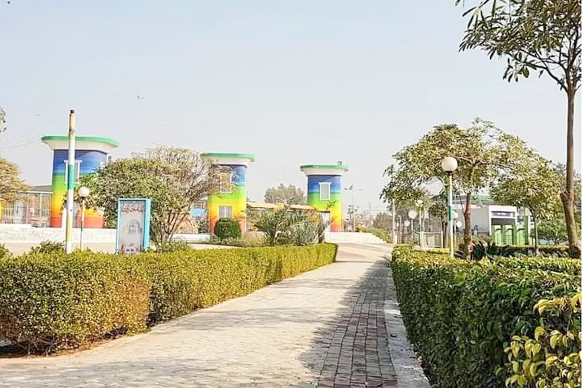 Multan Heritage & Sufi Shrines 2-Day Tour image 1
