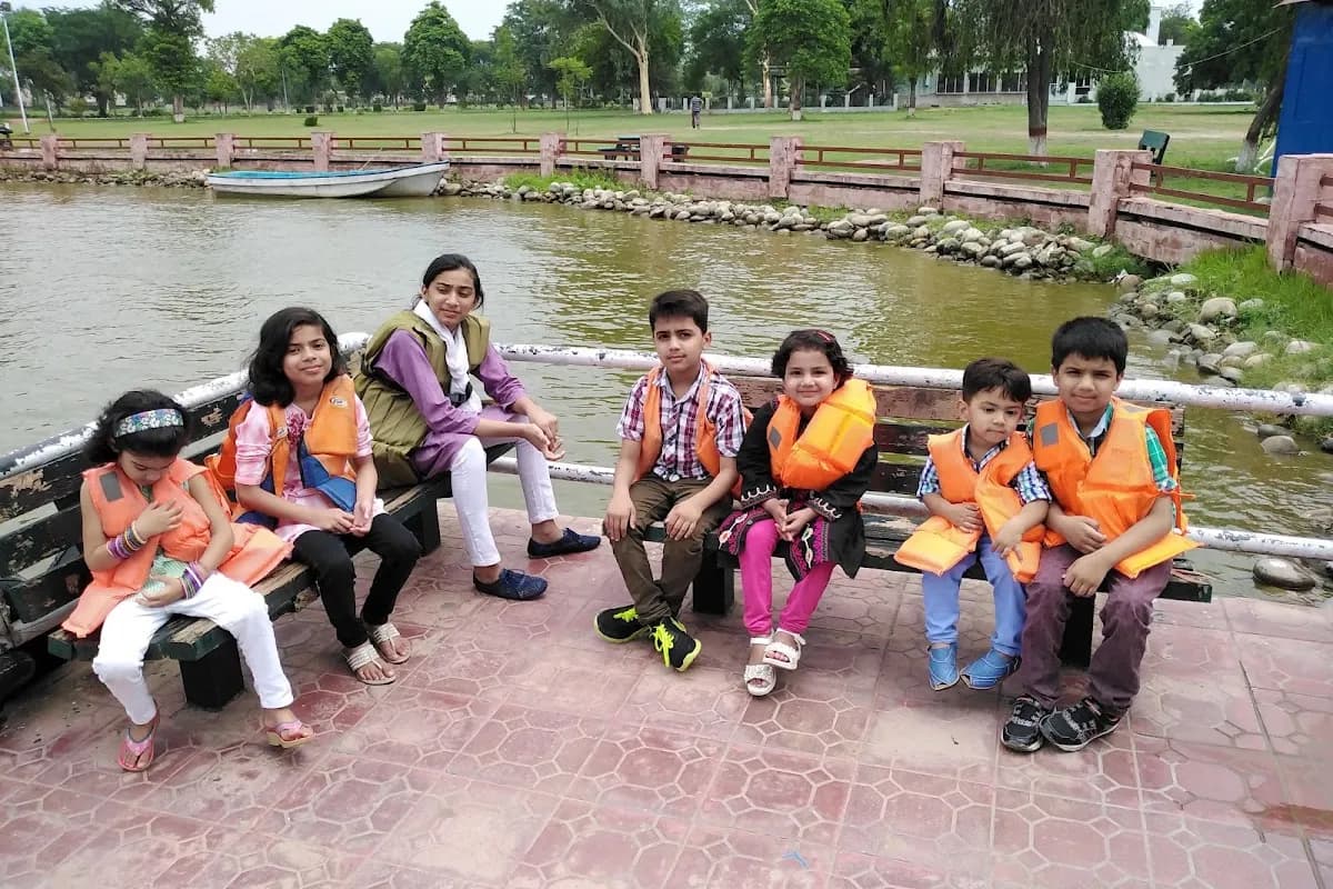 Gujranwala Heritage & Food Day Tour image 2