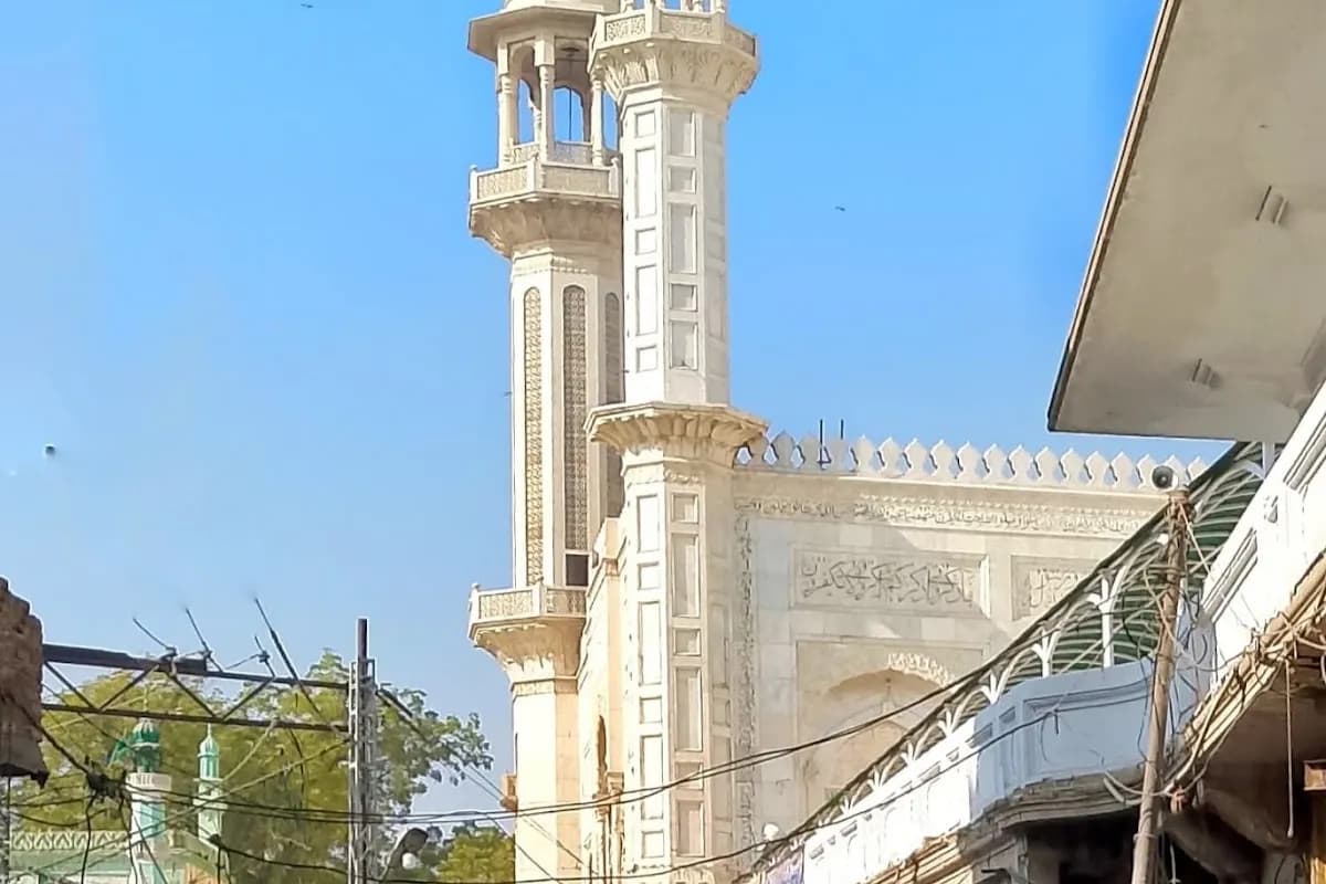 Bahawalpur Royal Heritage & Desert Safari 2-Day Tour image 1
