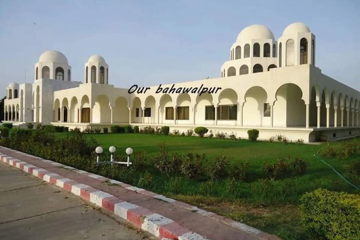Bahawalpur Royal Heritage & Desert Safari Experience image 3