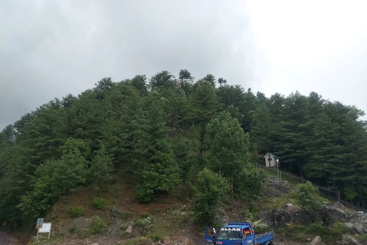 Murree Hills & Patriata Cable Car 2-Day Escape image 2