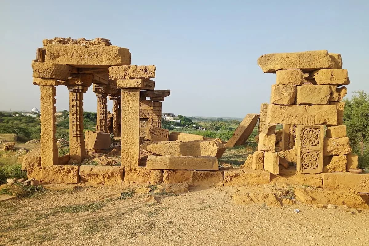 Thatta Historical & Coastal 2-Day Expedition image 1