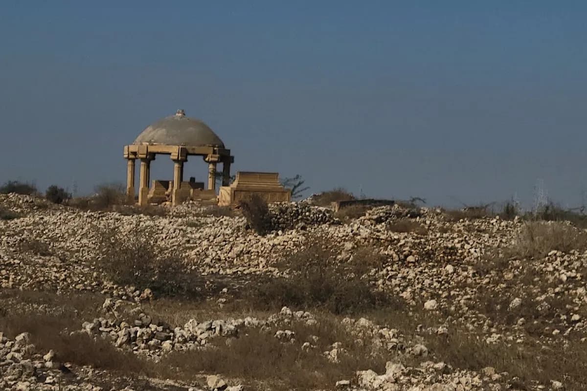 Thatta Historical & Coastal Day Tour image 2