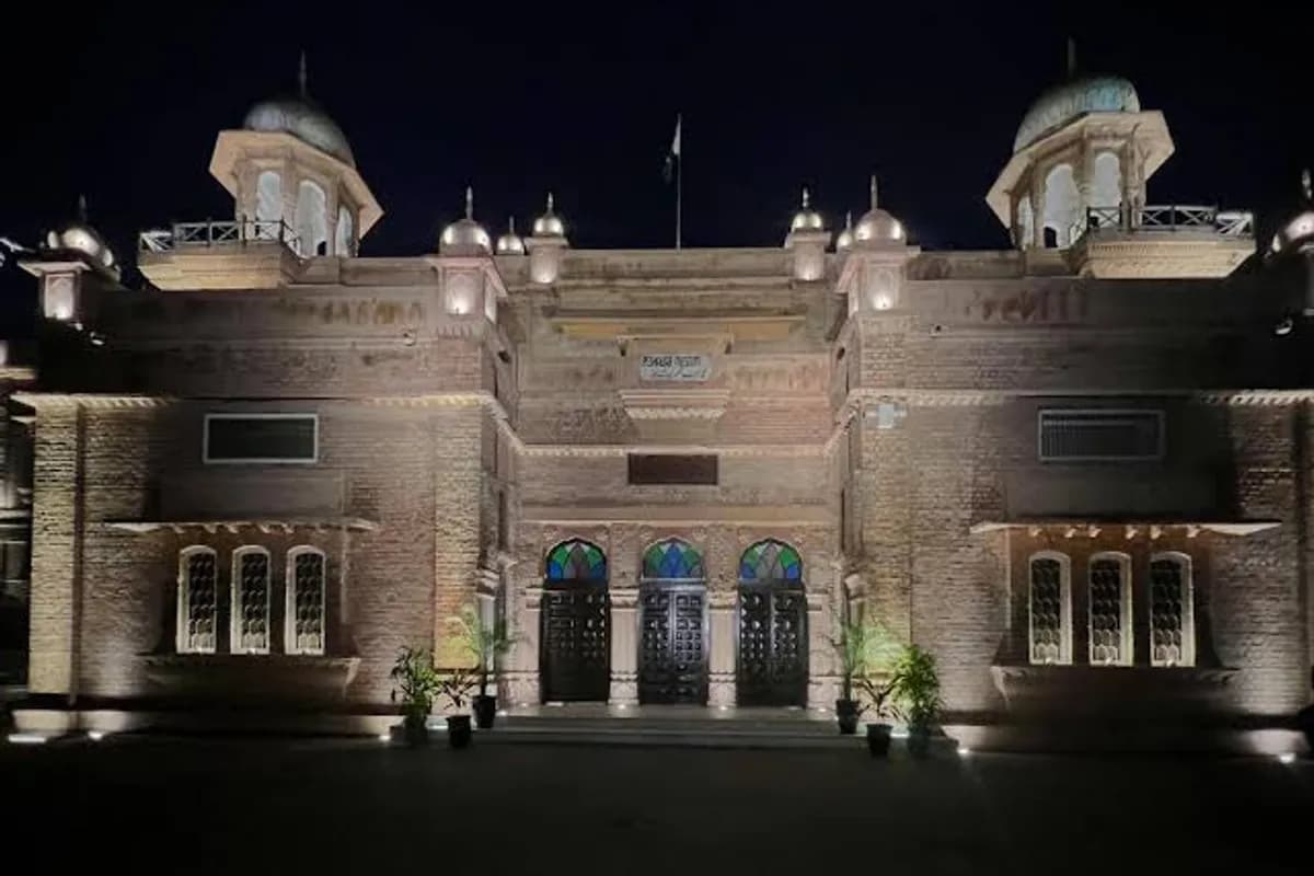 Peshawar Heritage & Bazaar Exploration image 1