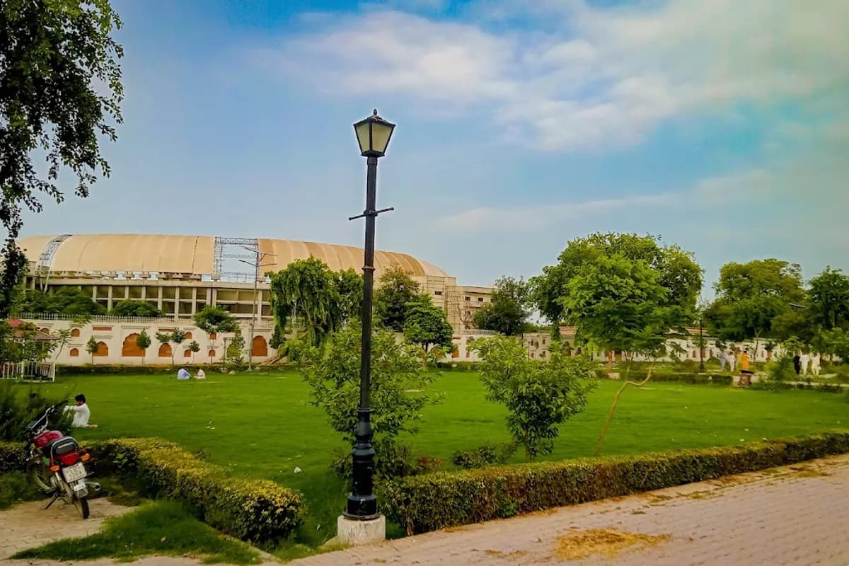 Peshawar Heritage & Bazaar Walking Tour image 1