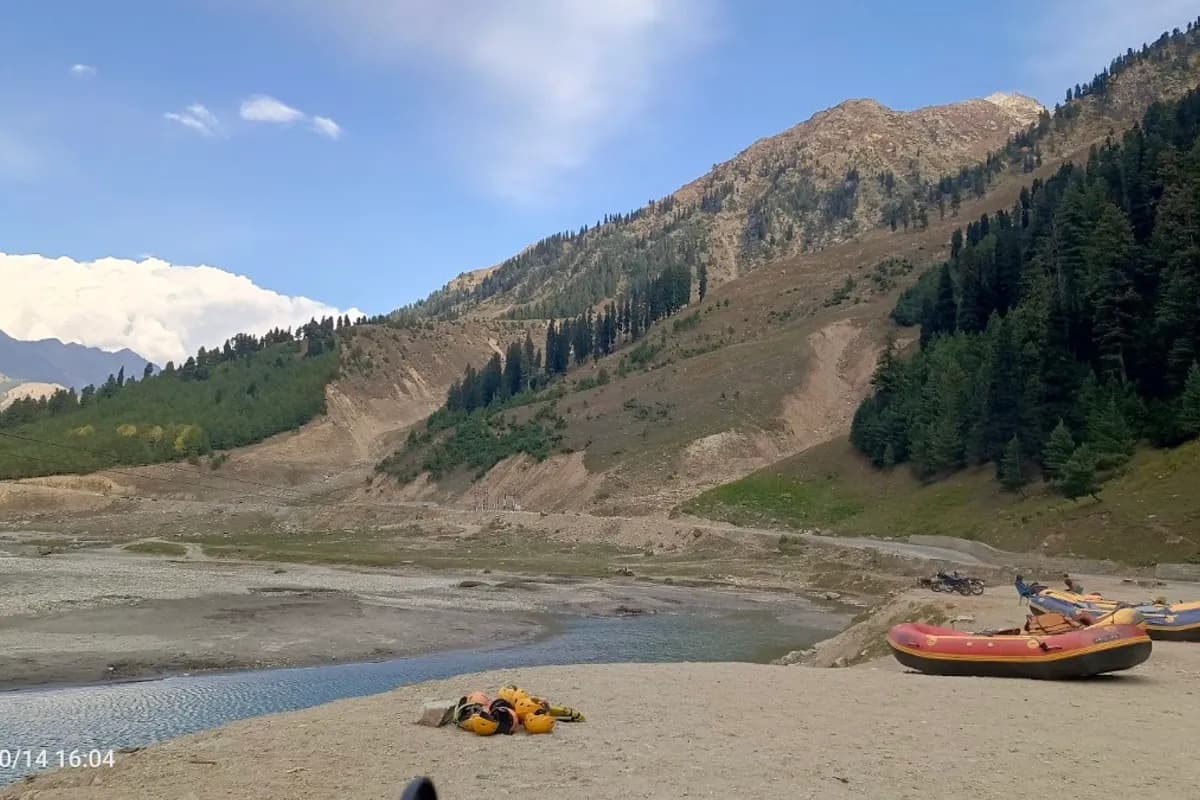 Naran and Saif-ul-Malook 3-Day Alpine Escape image 1