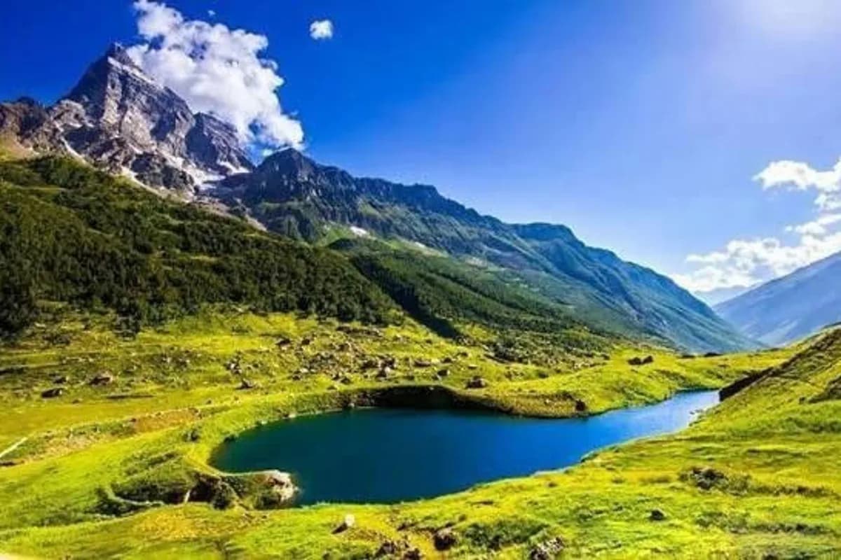 Majestic Gilgit-Baltistan 4-Day Cultural & Nature Expedition image 1