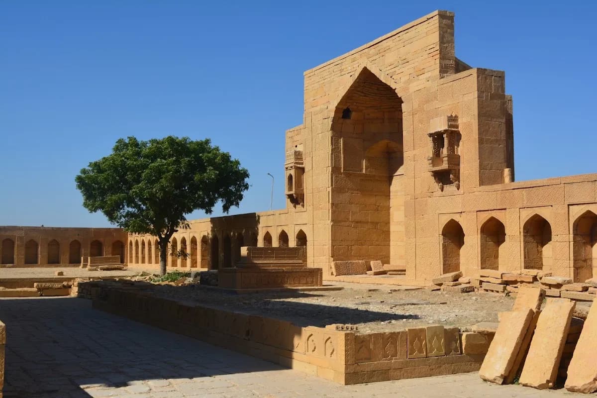Thatta Heritage 4-Day Immersion image 2