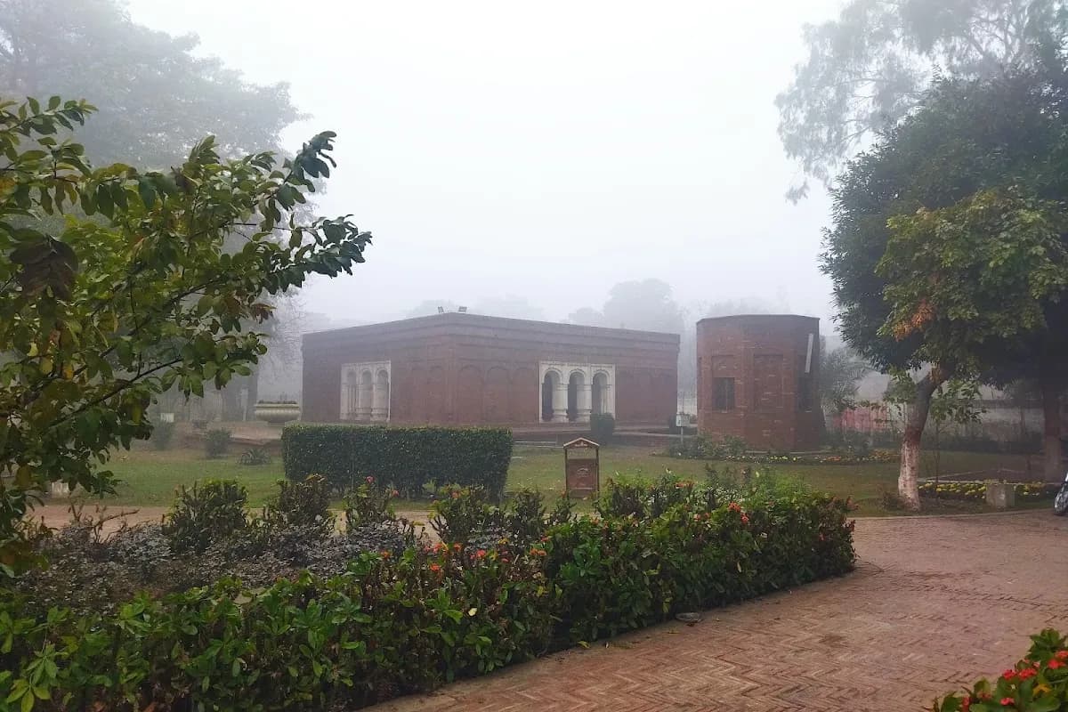 Gujranwala Grand Hotel image 3