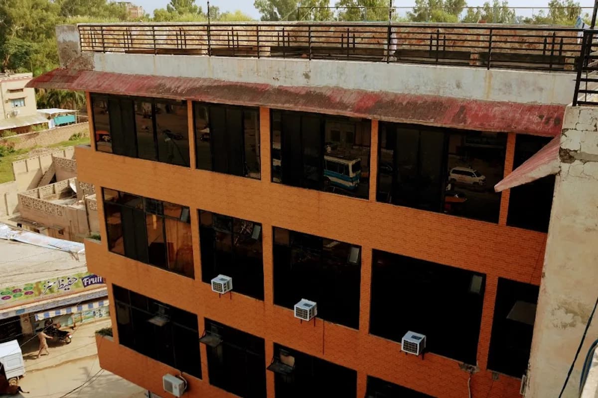 Sargodha Grand Hotel image 2