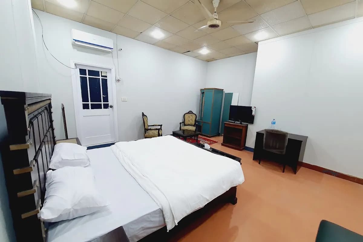 Hotel Grand Gujrat image 2