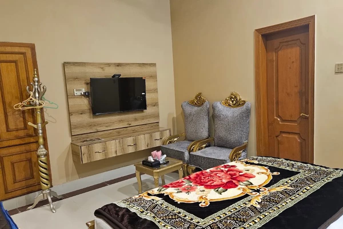 The Crown Hotel Sukkur image 3