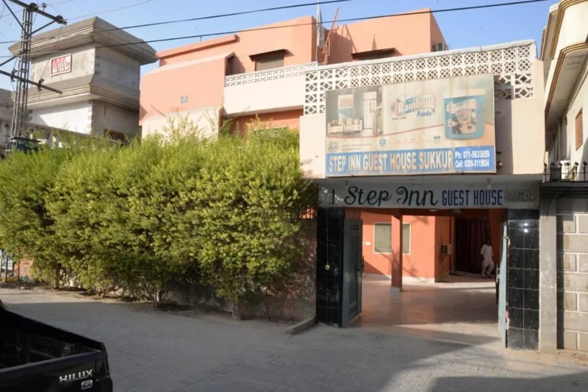 The Crown Hotel Sukkur image 2