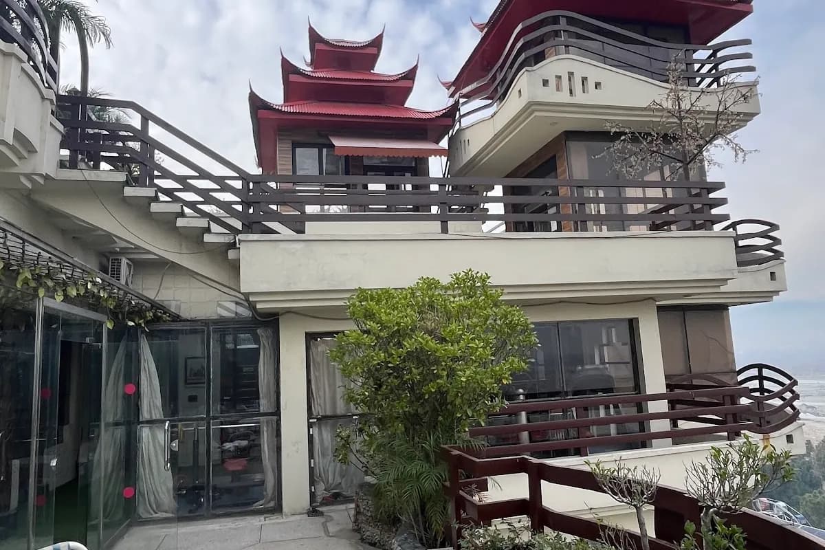 Serena Swat Hotel image 3