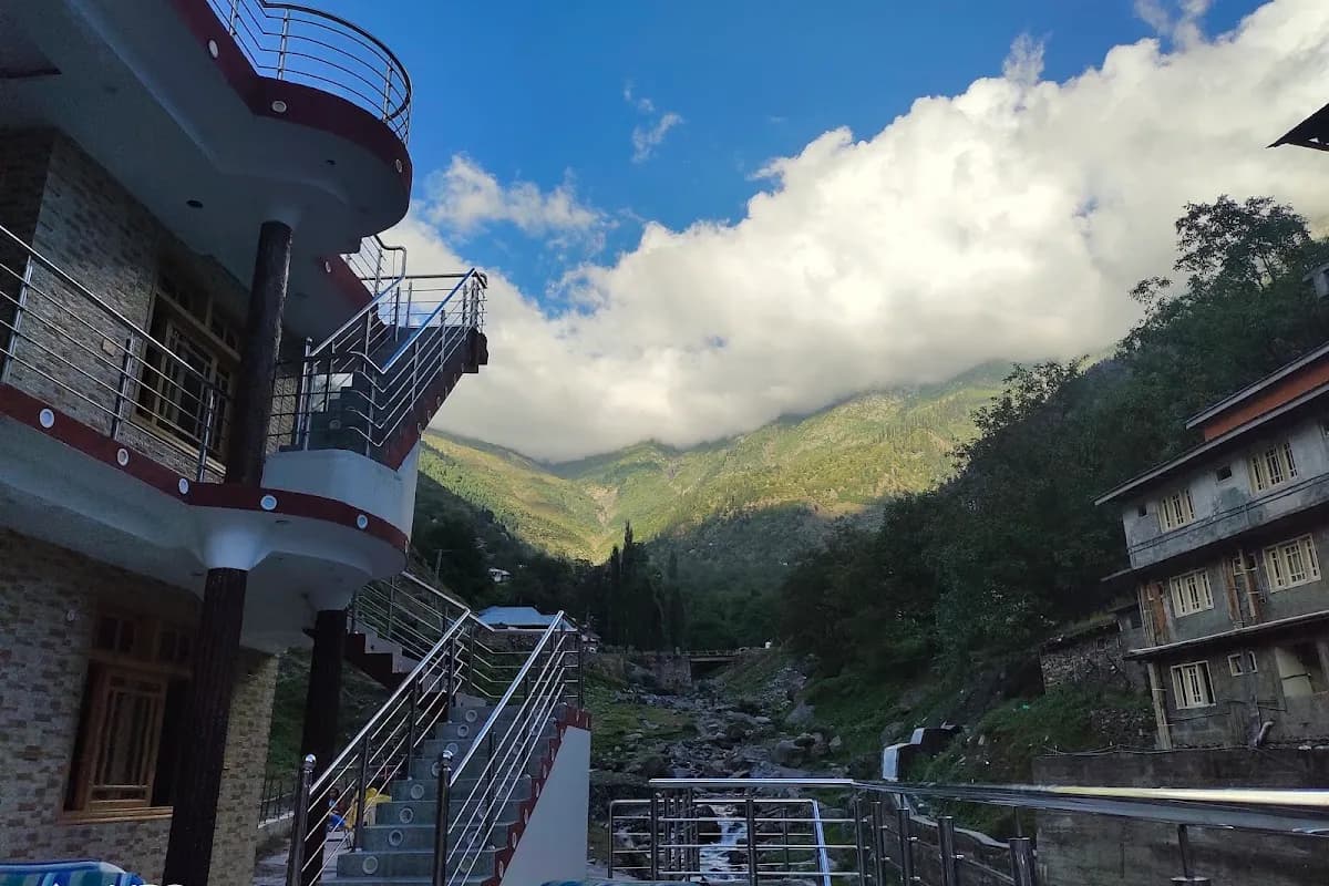 Pine Park Hotel Kaghan image 2