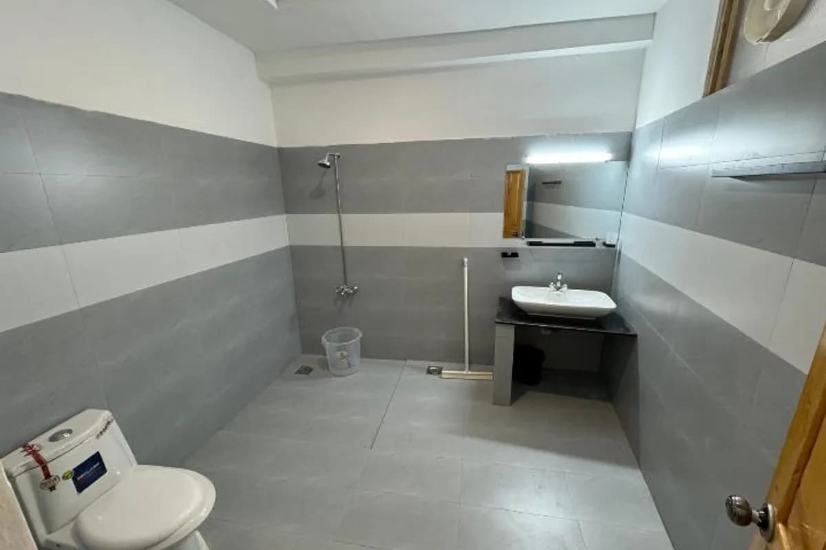 Kaghan Mountain Lodge image 3