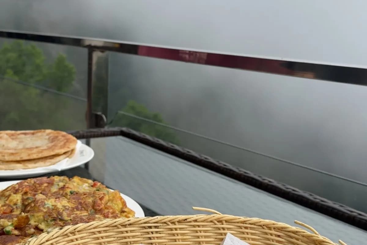 Pine Crest Hotel Nathia Gali image 2