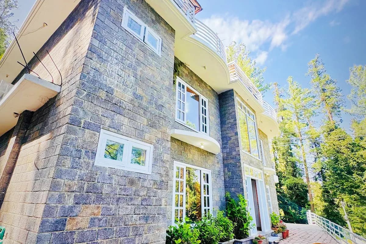 Pine Crest Hotel Nathia Gali image 2