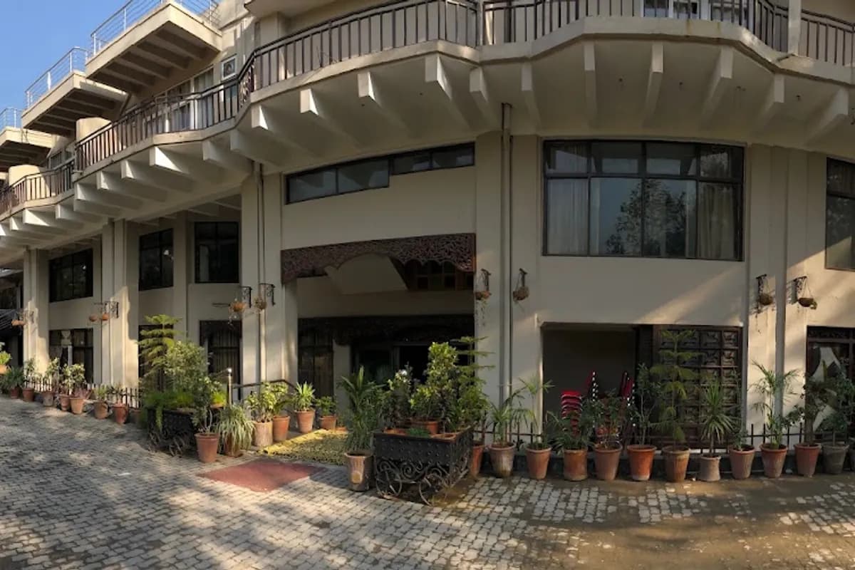 Neelum Star Hotel & Resort image 2